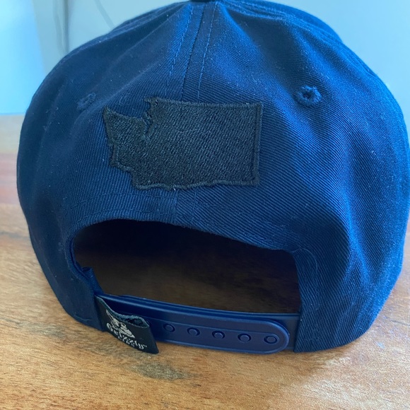 Washington State Grizzly Lids SnapBack Hat - Picture 2 of 5